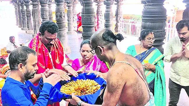 అప్పన్నకు వైభవంగా ఆర్జిత సేవలు 