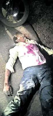 టిప్పర్‌ను ఢీకొన్న బైక్‌..
