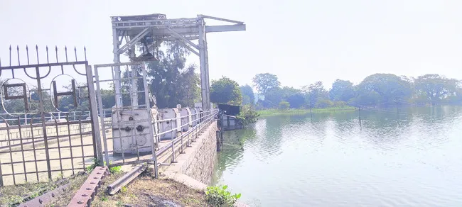 ఎత్తితే లేవవు.. దించితే దిగవు