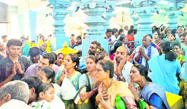 అంతరాలయ దర్శనం.. కట్టుదిట్టం 