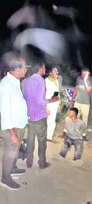 రోడ్డు ప్రమాదంలో  ఇద్దరికి గాయాలు 