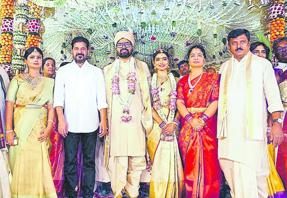 ఎమ్మెల్యే కుమారుడి వివాహా వేడుకలో సీఎం