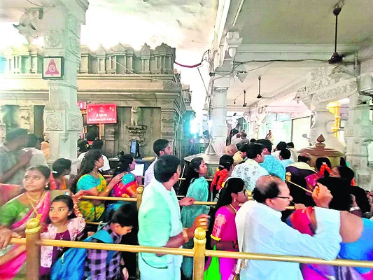 మోడల్‌ స్కూల్‌లో ప్రవేశాలకు దరఖాస్తుల ఆహ్వానం