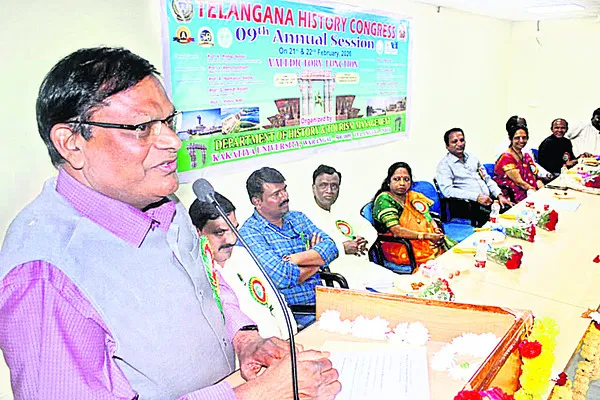 చరిత్ర నుంచే విలువలను గ్రహించాలి