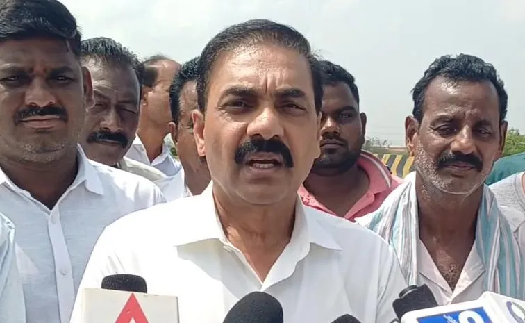 ‘చంద్రబాబుకి ప్రాజెక్టుల మీద అవగాహన లేదు’