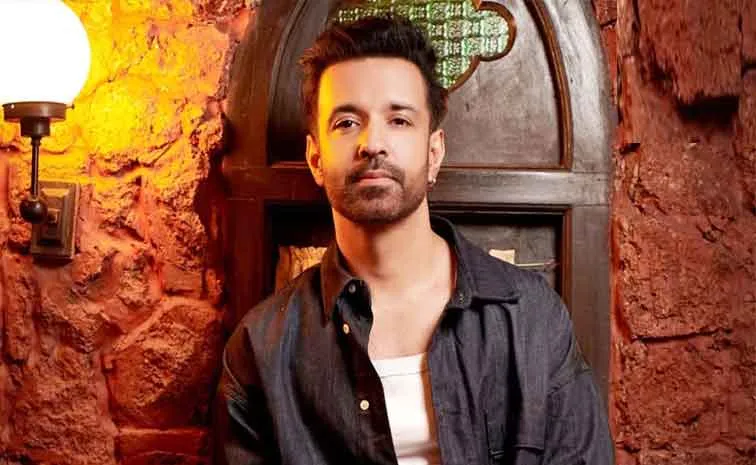 FIR Actor Aamir Ali reveals He Cried in his Van Every Day