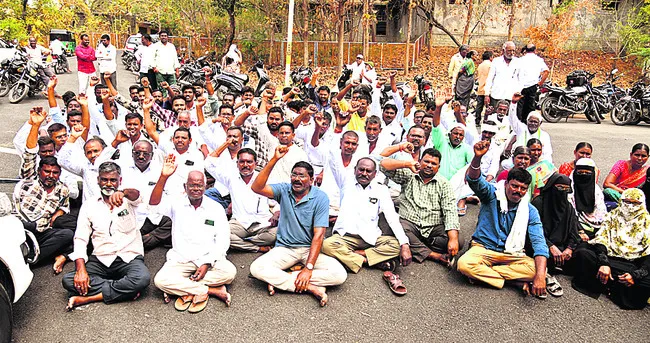 భూసేకరణపై స్పష్టత ఇవ్వాలి