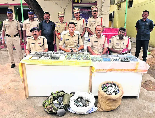 అంతర్రాష్ట్ర సైబర్‌ మోసగాళ్ల ముఠా అరెస్ట్‌