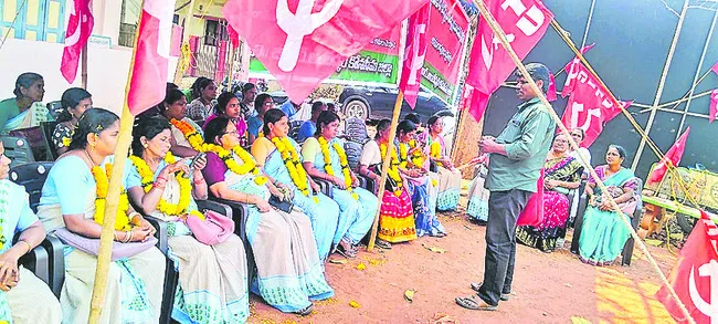 అంగన్‌వాడీల రిలే నిరాహార దీక్షలు 