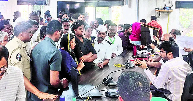 వేరొకరి పేరున భూమి ఎలా మారుస్తారు? 