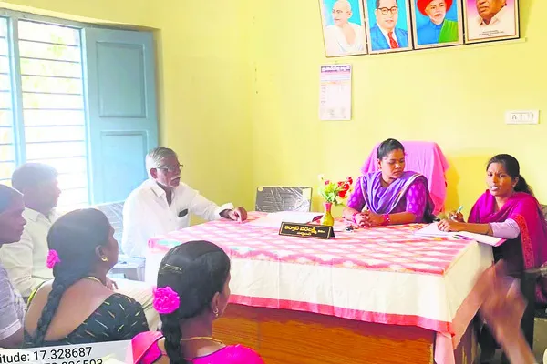 విద్యార్థినులకు అస్వస్థత