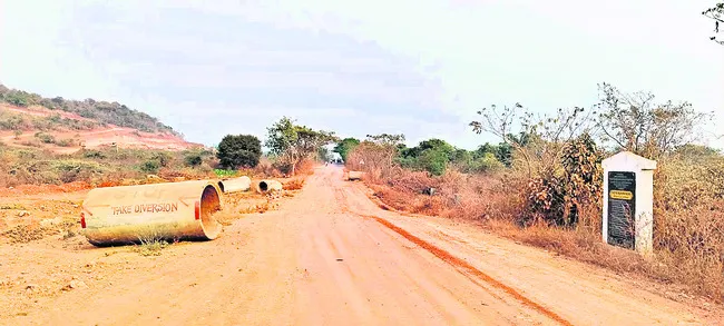 శంకుస్థాపన సరే.. పనులేవి? 