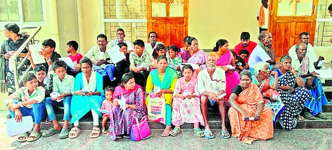 కర్లపాక్కం గ్రామస్తుల ఆందోళన