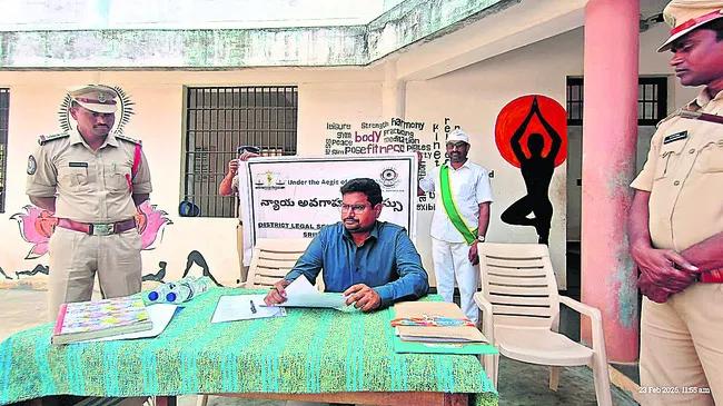 ఎల్‌బీఎస్‌నగర్‌లో చోరీ   