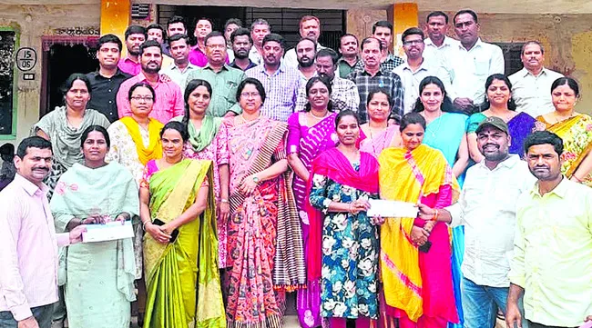 ఉపాధ్యాయుల సమస్యలు పరిష్కరించాలి