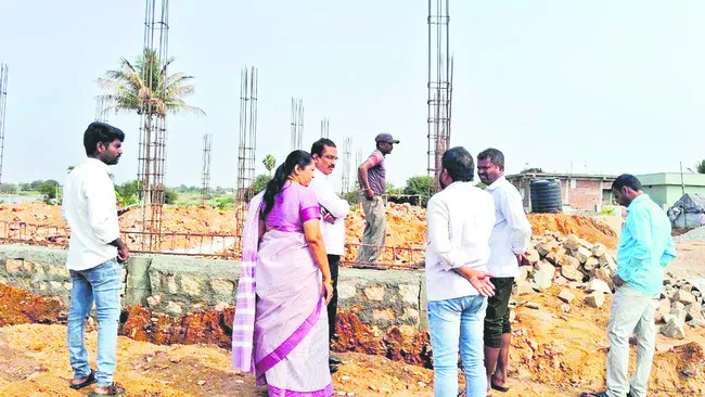 జబ్బాపూర్‌ను సందర్శించిన డీఈఓ