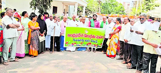 కౌలు రైతులందరికీ రుణాలివ్వాలి 