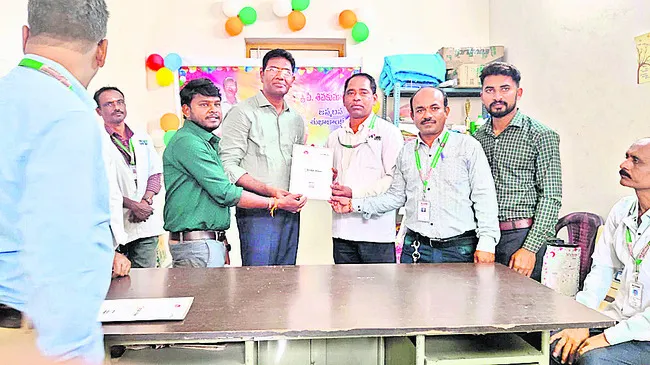 108 ఉద్యోగులకు స్టార్‌ అవార్డులు 
