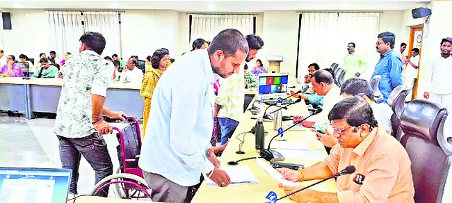 ఆర్జీలు వేగంగా పరిష్కరించాలి