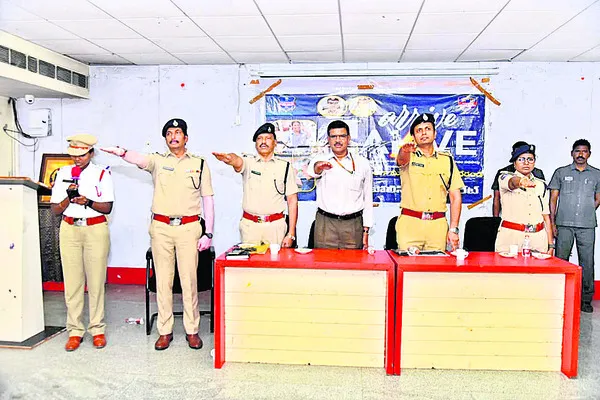 రోడ్డు ప్రమాదాల్లో భవితను కోల్పోతున్నాం.. 