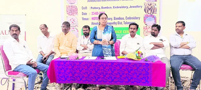 హస్తకళలకు జీవం పోద్దాం 