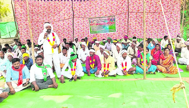 ఐటీడీఏ ఎదుట గిరిజనుల ఆందోళన