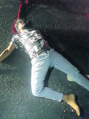 సరదాగా మాట్లాడుకుని వెళ్తుండగా..