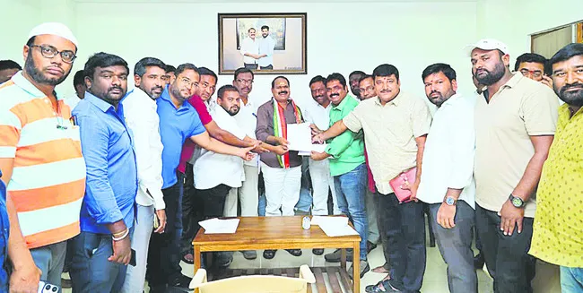 అర్హులకు అక్రిడేషన్‌ కార్డులివ్వండి 