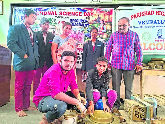 మట్టిపాత్రల తయారీపై వర్క్‌షాప్‌
