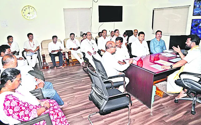 సిబ్బంది అనుచిత ప్రవర్తనతో ఆలయ ప్రతిష్టకు దెబ్బ 