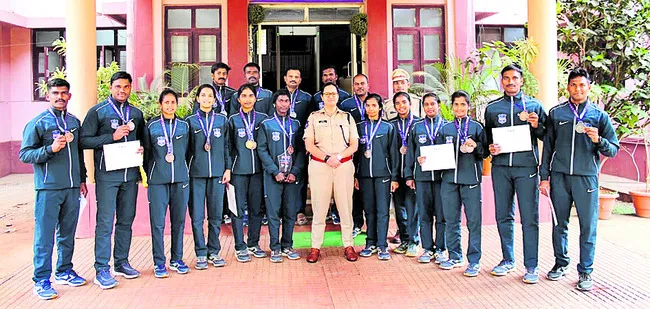 రాష్ట్రస్థాయి క్రీడల్లో మెరిసిన పోలీసులు 