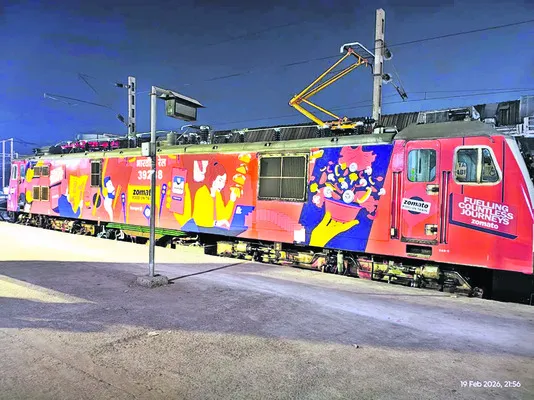 అందంగా..  ఆదాయ వనరుగా లోకోలు 
