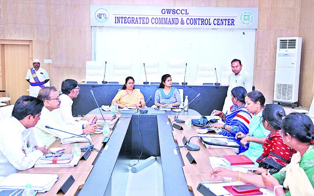 గడువులోగా పనులు  పూర్తి చేయండి