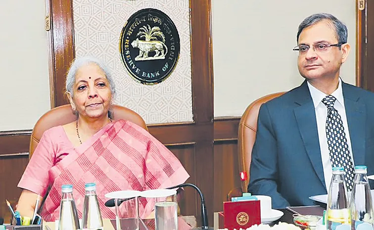 బ్యాంకులూ..మీ పని మీరు చూసుకోండి