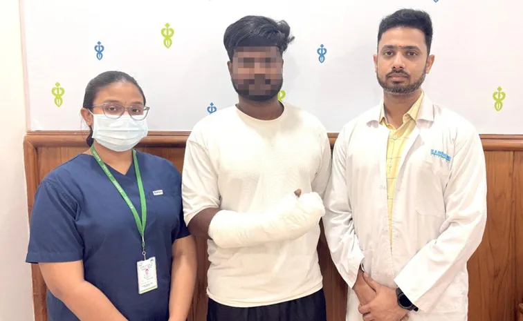 Youth Seriously Injures Hand During School Cultural Performance Attempting Tilak on Shivaji Portrait