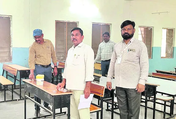 కంట్రోల్‌ రూం నంబర్‌ 08733–293713 