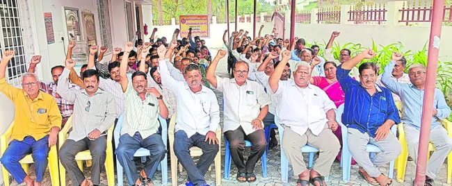 ‘బాబూ’.. తప్పుదోవ పట్టించొద్దు! 