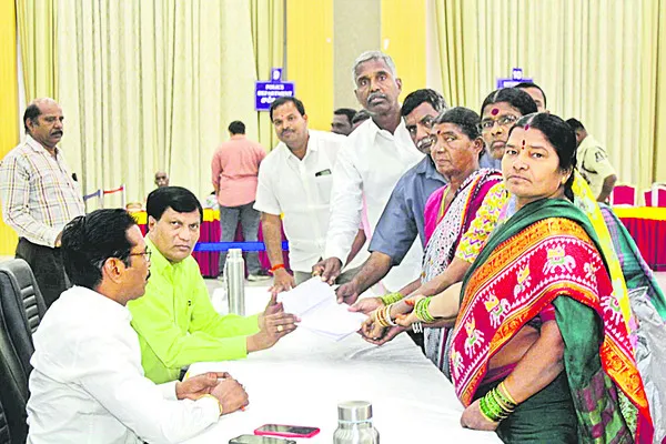 సీఎం ప్రజావాణిలో ఫిర్యాదు 