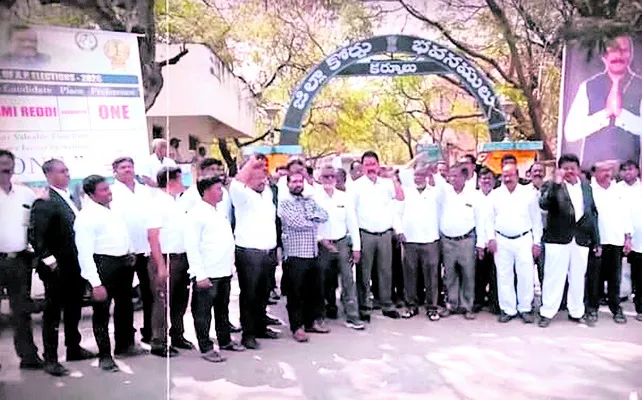 బాలికల్లో పోటీతత్వం పెరగాలి   