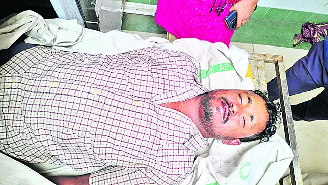 తండ్రి మందలించాడని.. తనయుడు ఆత్మహత్య