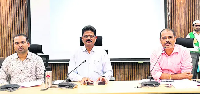 గ్రామస్థాయిలో జీపీవోల పాత్ర కీలకం
