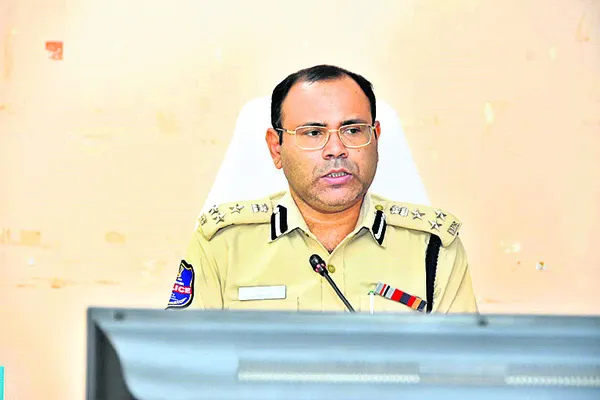 పెండింగ్‌ కేసులపై దృష్టి సారించాలి
