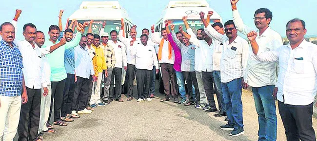 చలో సెక్రటేరియేట్‌కు  తరలిన ఆర్టీసీ ఉద్యోగులు
