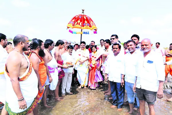 ప్రారంభమైన  మఠాధిపతి పట్టాభిషేకం
