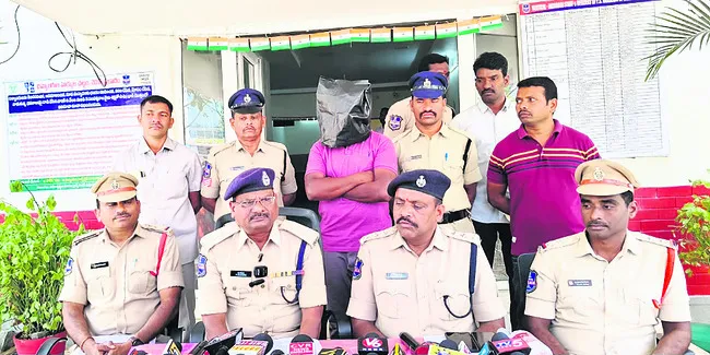 అప్పులు చేసి.. చైన్‌ స్నాచర్‌గా మారి