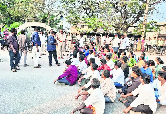 న్యాయం చేయాలని బాధితుల ఆందోళన
