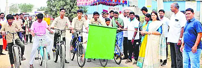 కలెక్టర్‌ కృతికా శుక్లా 