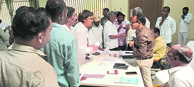 మార్కెట్‌ ధరకు మూడింతలు