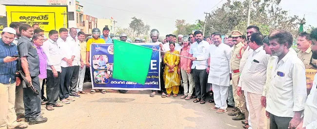 సురక్షిత ప్రయాణానికి హెల్మెట్‌ తప్పనిసరి