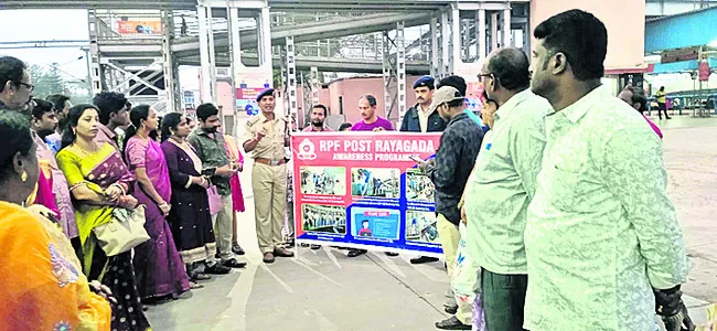 ప్రయాణికులకు అవగాహన 